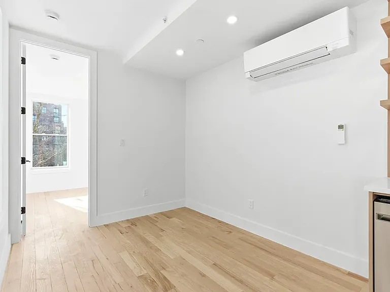 376 Montgomery St #2E — Photo 4