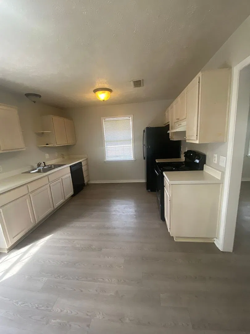Hollis Creek Apartments - Starkville - ANS — Photo 3