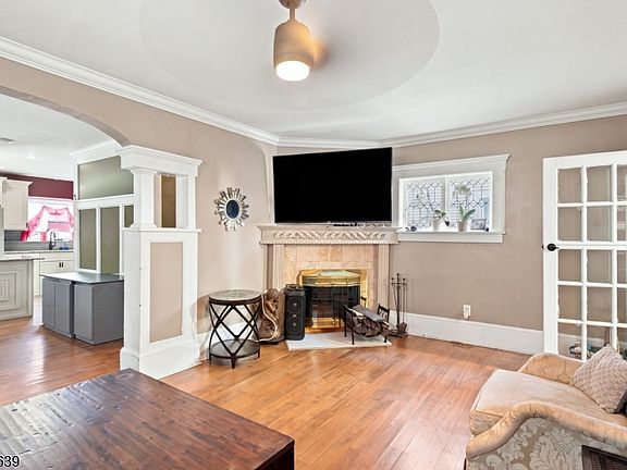 5th image of 527 529 West Field Ave