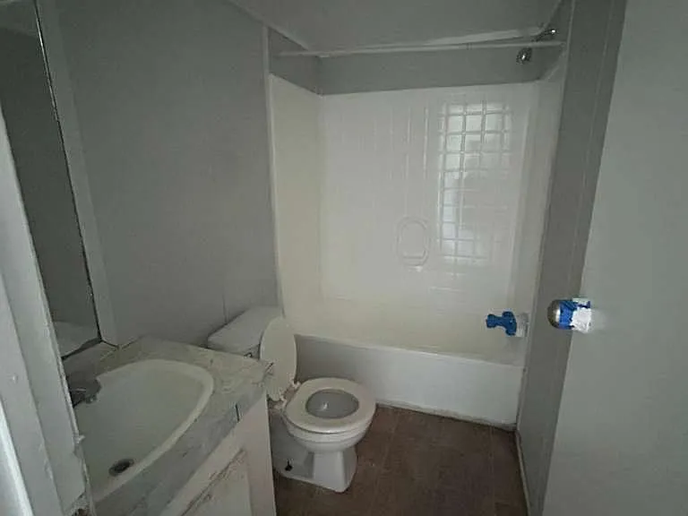 2410 Emery Hills Dr — Photo 10