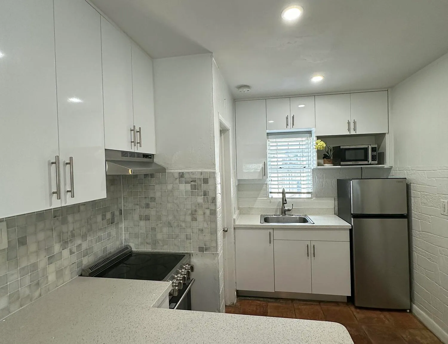 1 bed, 1.0 bath, 299 sqft, $2,000 — Photo 3