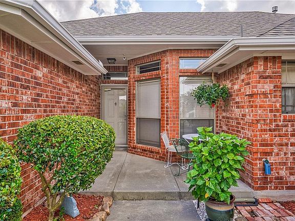 5th image of 640 SW 161st St