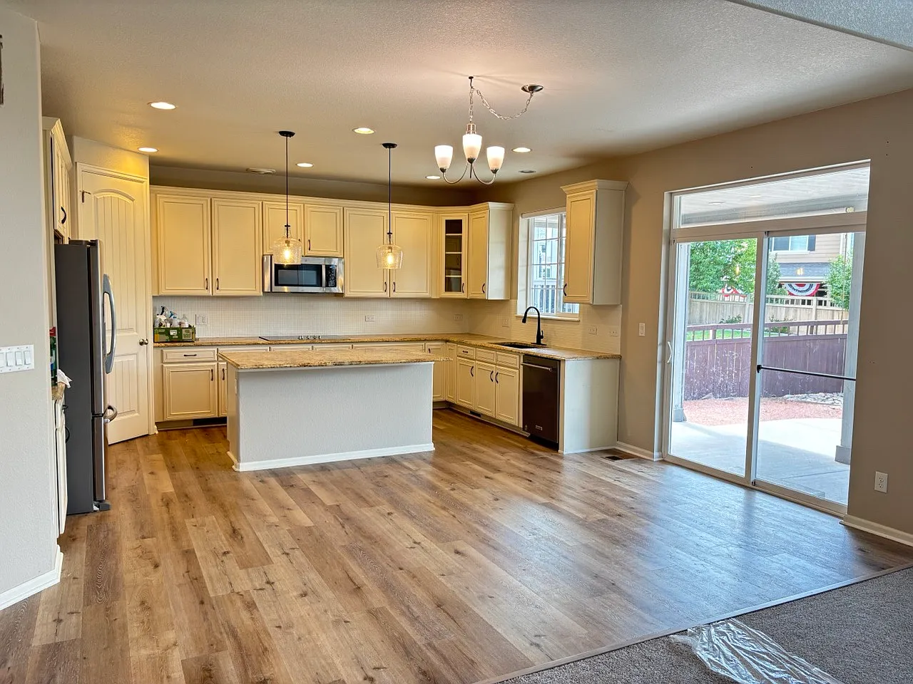 5 bed, 3000 sqft, $3,950 — Photo 4