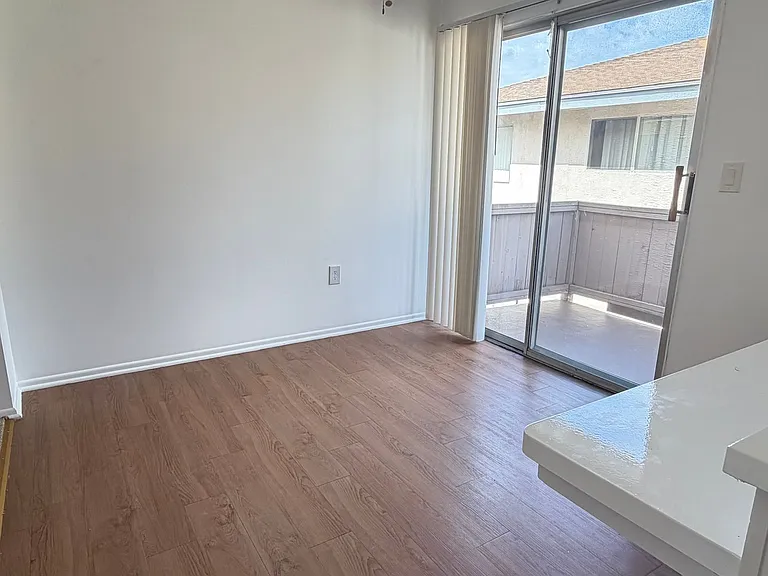 2702 W Aurora St — Photo 3