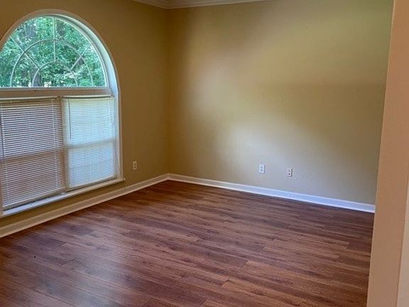 5th image of 360 Thornton Dr