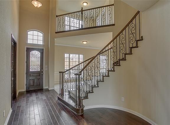 2nd image of 812 Regal Bluff Ln