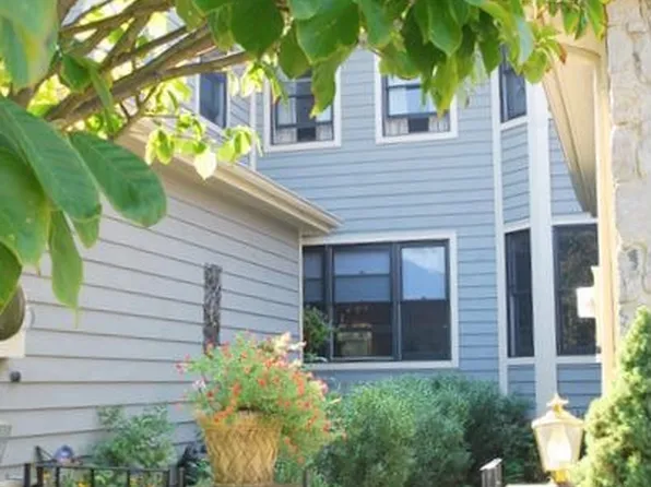 8 Hillside Ct, Lambertville, NJ 08530