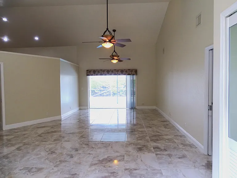 6325 Winding Lake Dr — Photo 5