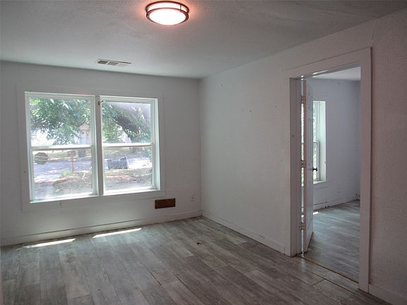 3rd image of 2705 Summer Ave