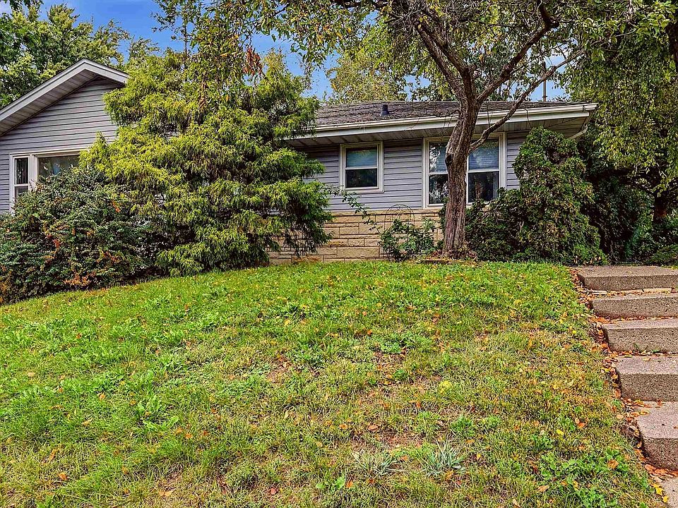 1st image of 3025 Karen St