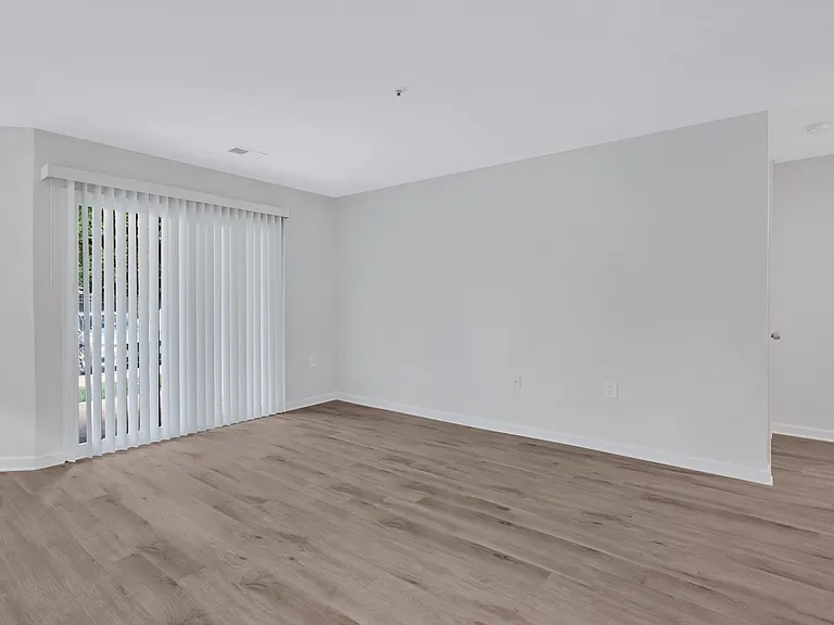 DRING'S REACH APARTMENTS — Photo 6