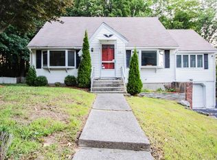 38 1st St, Worcester, MA 01602