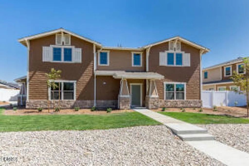 3 bed, 2.5 bath, 1740 sqft, $3,000 — Photo 1