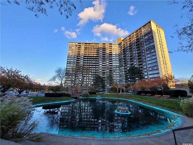 1st image of 2 Bay Club Dr Floor 19