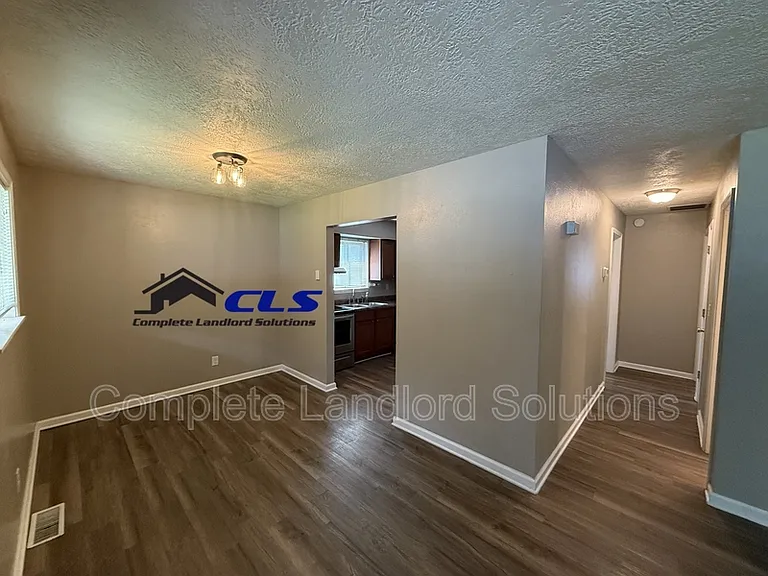 2906 E Haythorne Ave — Photo 4