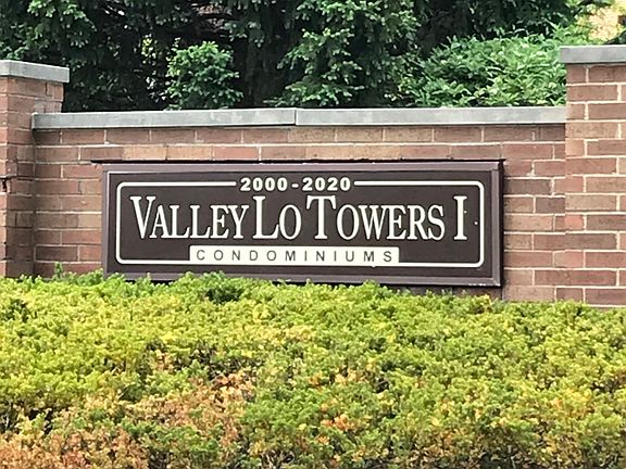This Unit Located in the exclusive Condo Community of Valley Lo Towers