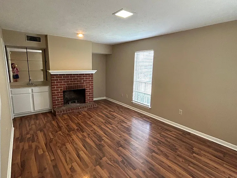 900 Whitworth St #1 — Photo 3