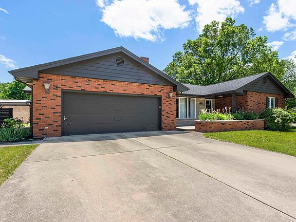 3rd image of 2824 W Winterberry Ln