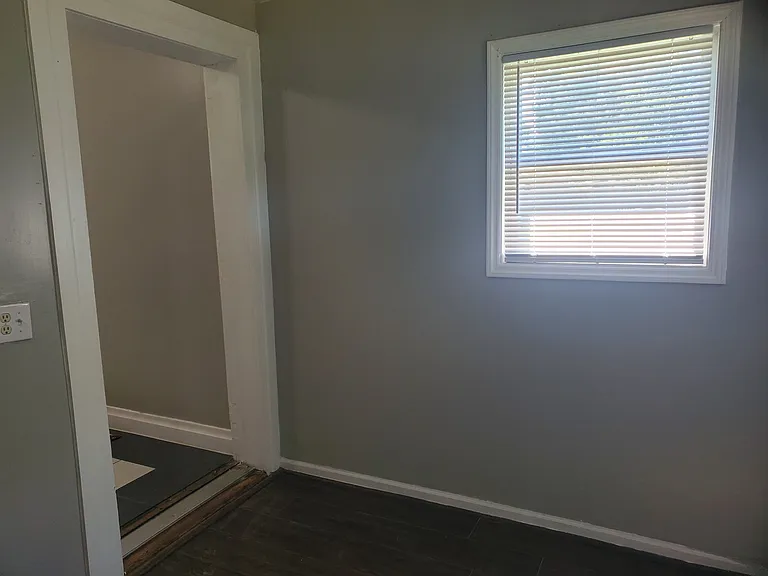 803 Woodlawn St — Photo 8