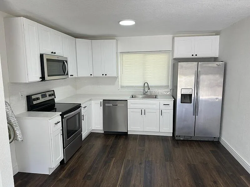 2 bed, 1.0 bath, $1,290 — Photo 3