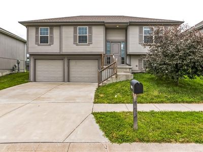 21718 N Rdg, Peculiar, MO, 64078