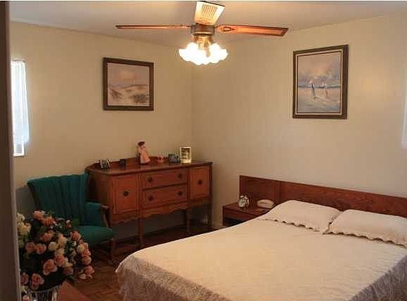 4th image of 1004 Rainbow Ave