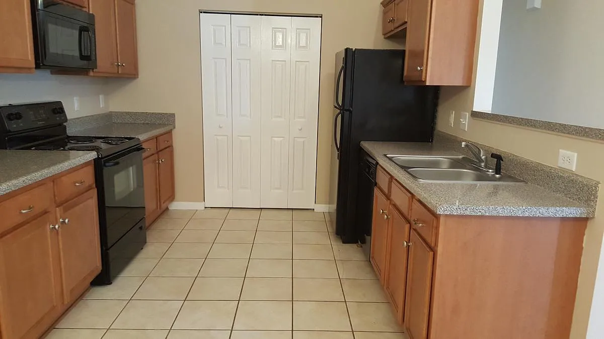 526 Rose Cottage Circle — Photo 3