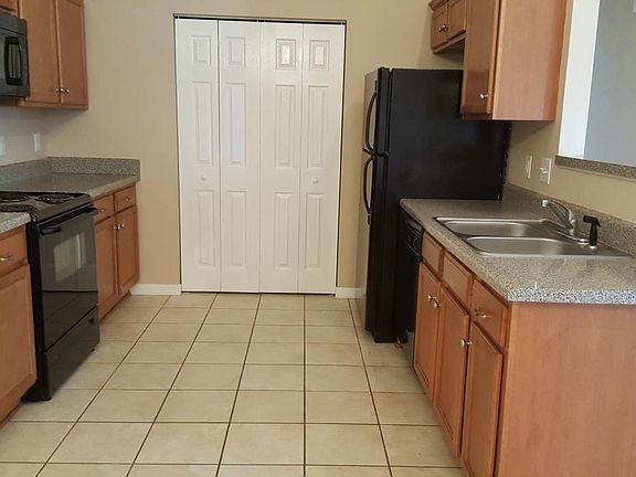 3rd image of 526 Rose Cottage Cir