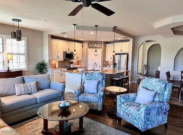 2 bed, 2.0 bath, 1722 sqft, $7,300 — Photo 3