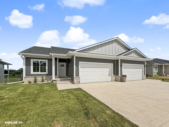 2942 Lake Hill Dr, Des Moines, IA 50320