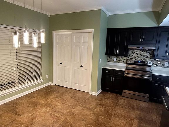 3. Kitchen & Dining room