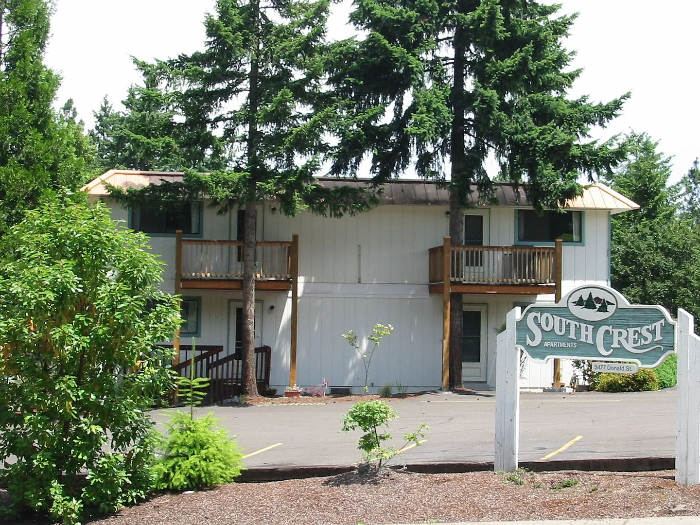 South Crest Apartments — Photo 2