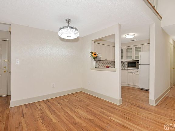 5th image of 1404 Ravens Crest Dr