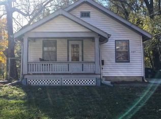 327 E 19th St, Lawrence, KS 66046