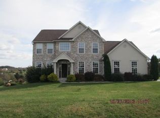 601 Eagleview Dr, Mohrsville, PA 19541