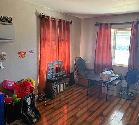 4th image of 1305 Grand Ave