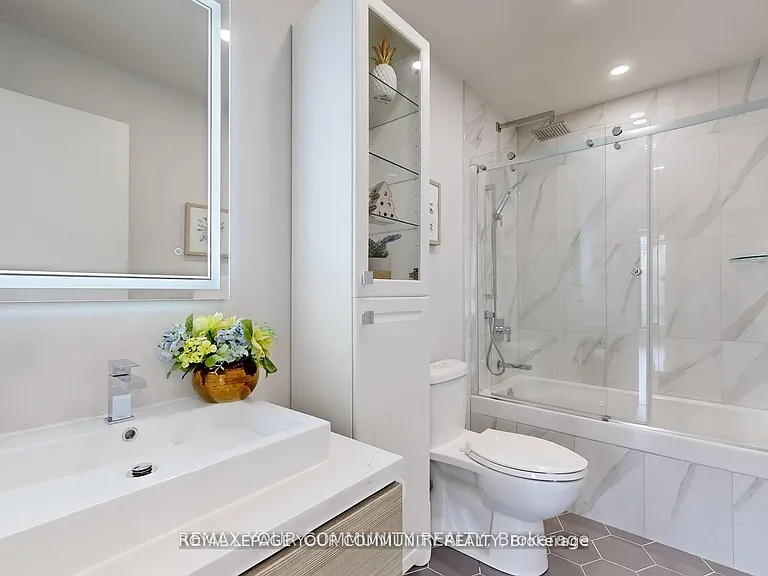 111 Bathurst St #314 — Photo 18