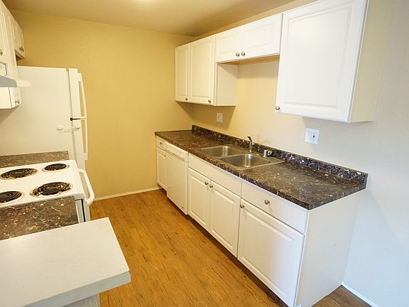 5th image of 389 S Lincoln Ave APT 13