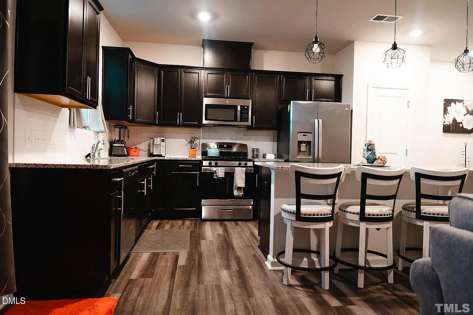 3 bed, 2.5 bath, 1691 sqft, $2,195 — Photo 4