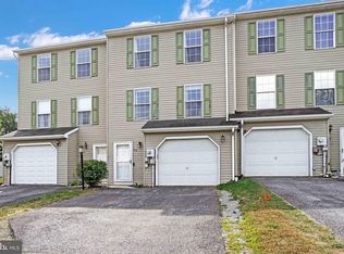 68 Mall Rd, Etters, PA 17319