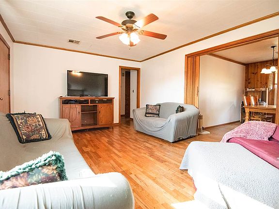 5th image of 208 Hillside Ave