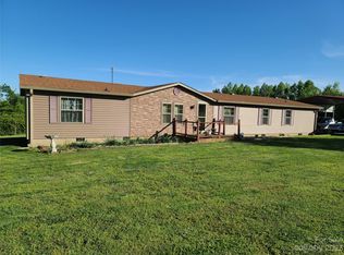 1059 Silver Moon Trl, Yadkinville, NC 27055