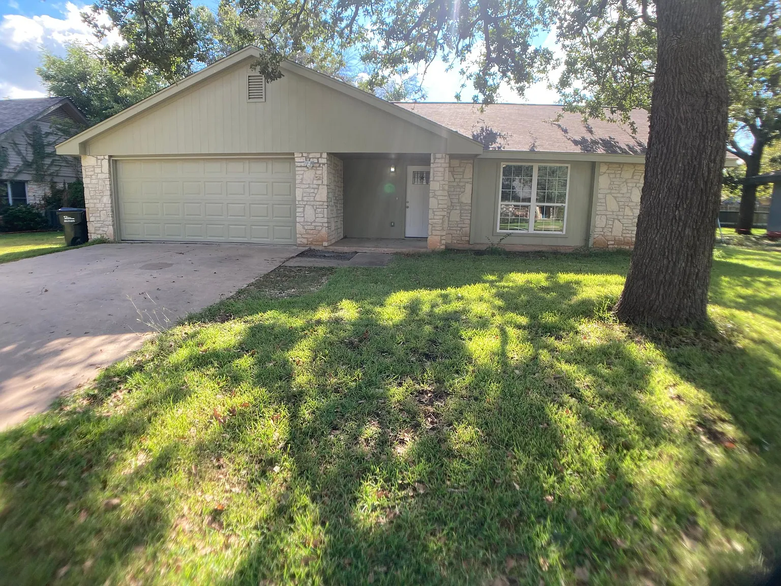 3 bed, 1435 sqft, $2,100 — Photo 1