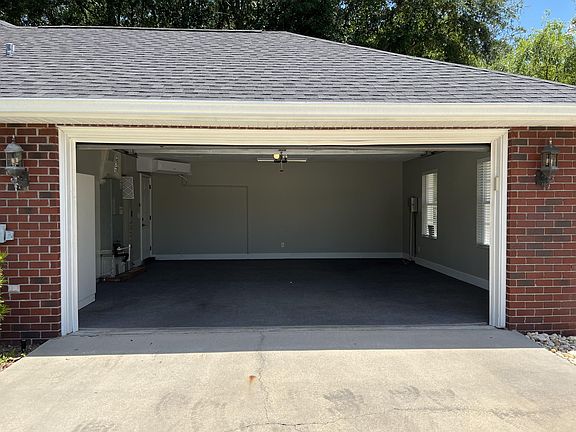 4th image of 211 SW Ainsley Gln