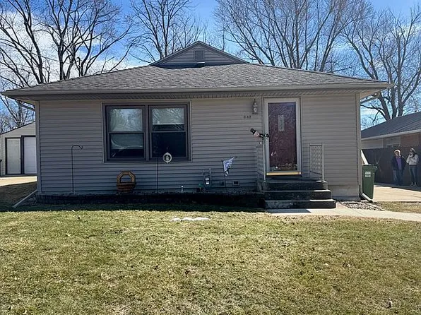 602 Pfeiffer Ave, Charles City, IA 50616