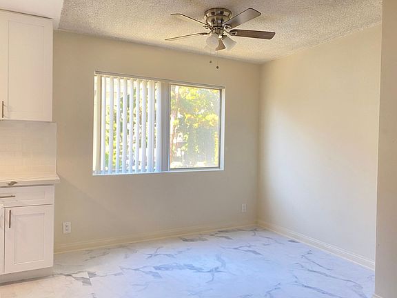 3rd image of 7011 Lanewood Ave #X201