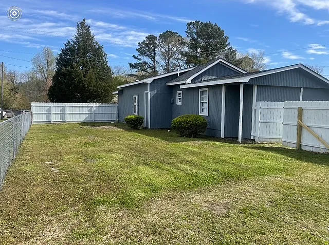 3 bed, 1100 sqft, $1,500 — Photo 2