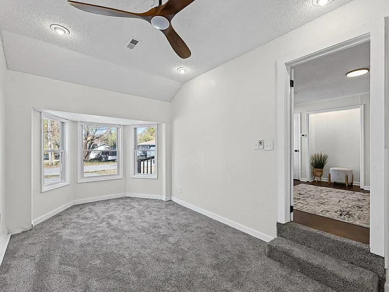5631 Parkview Ave — Photo 17