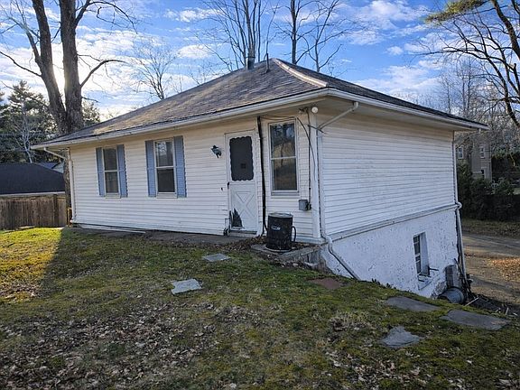 3rd image of 60 Hampton Knolls Rd
