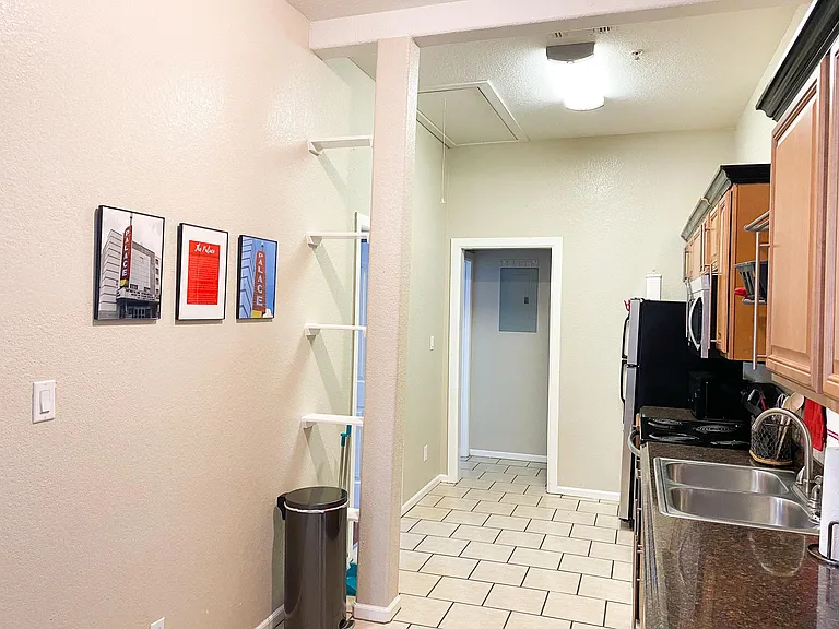 211 E Court St #B — Photo 6